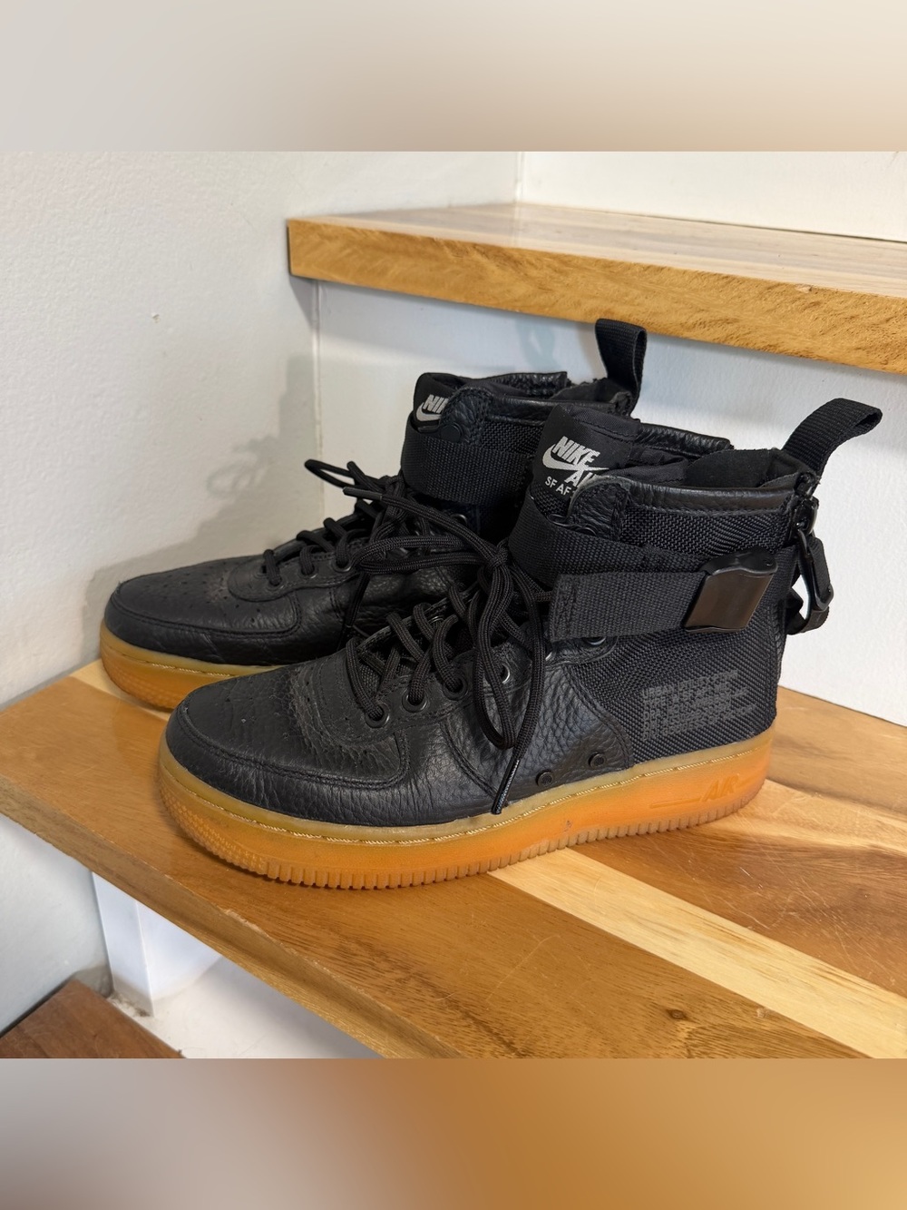 Womans Nike SF airforce 1 size 6.5